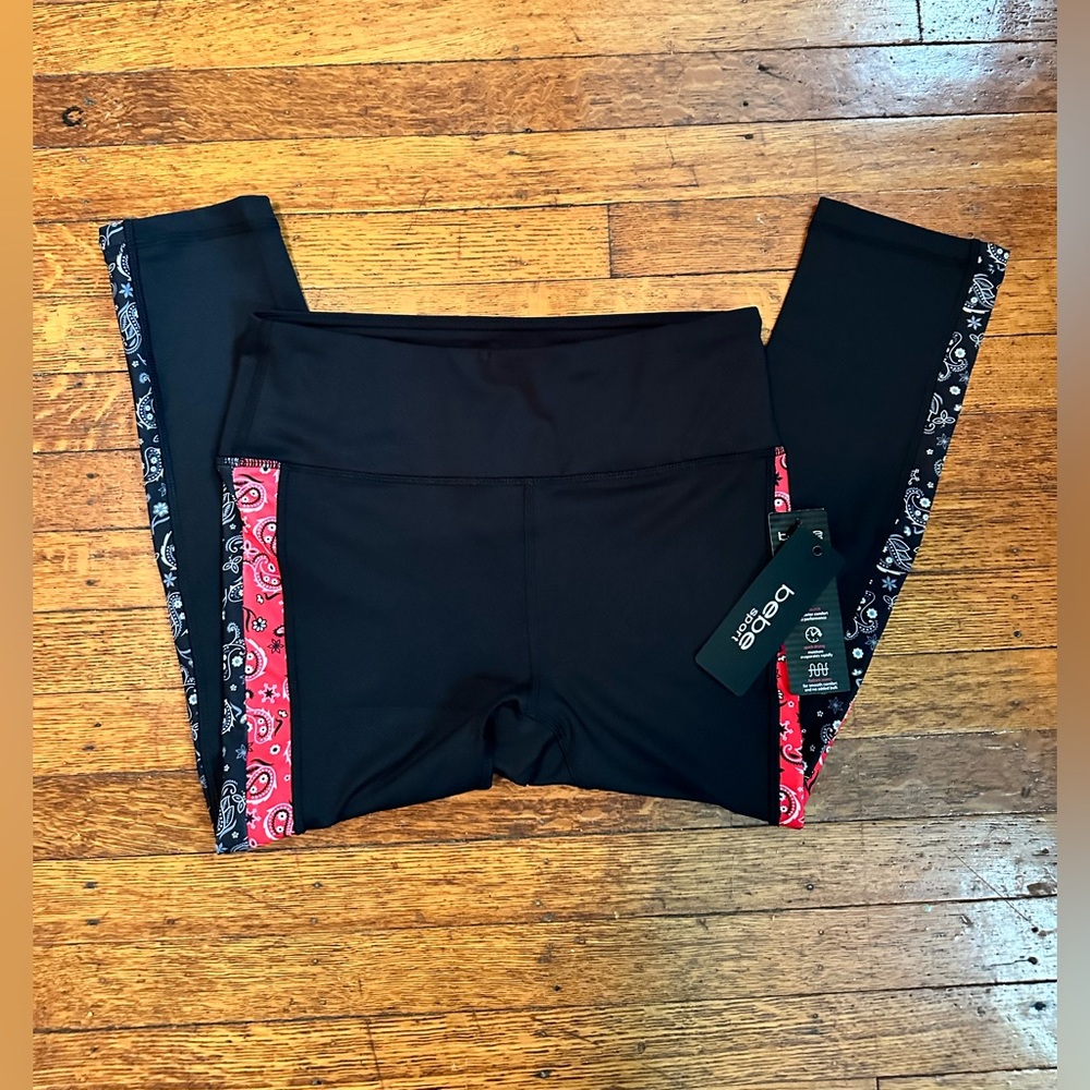 New Bebe Sport Women Double Print Hibiscus (Red)/Black Capri Leggings Activewear - Picture 6 of 7